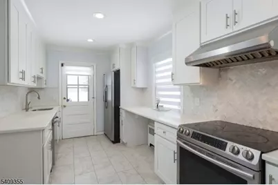 205 West Ln, Clark Township, NJ 07066 - Photo 13