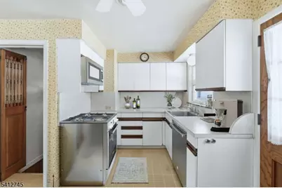 47 Clinton Ave, New Providence, NJ 07974 - Photo 13