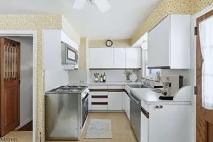 47 Clinton Ave, New Providence, NJ 07974 - Photo 13