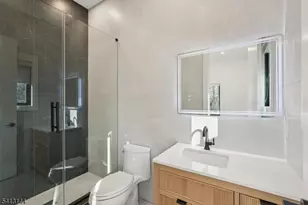 39 Billingsley Dr, Livingston, NJ 07039 - Photo 21