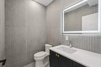 39 Billingsley Dr, Livingston, NJ 07039 - Photo 27