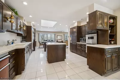 137 High Oaks Dr, Warren Township, NJ 07059 - Photo 13