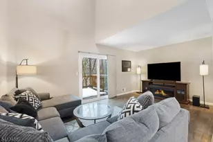 13 Chestnut Ct, High Bridge, NJ 08829 - Photo 5