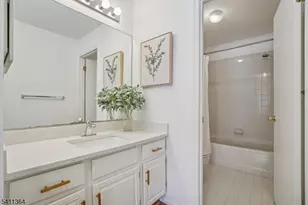 42 Fieldstone Rd, Bedminster Township, NJ 07921 - Photo 9