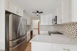 209 Green Hollow Dr, Woodbridge Township, NJ 08830 - Photo 3