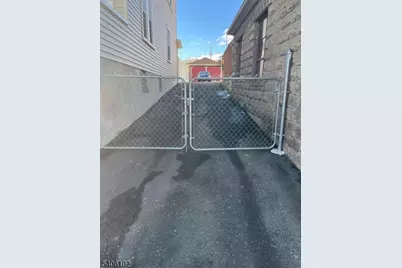 8 Zabriskie St, Haledon, NJ 07508 - Photo 31