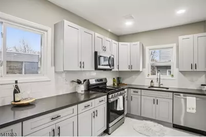 27 Stone St, North Plainfield, NJ 07060 - Photo 5