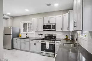 27 Stone St, North Plainfield, NJ 07060 - Photo 5