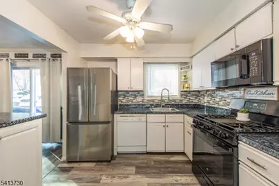 17 Village Dr, Hamburg, NJ 07419 - Photo 11