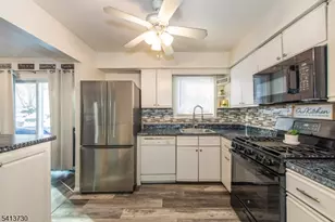 17 Village Dr, Hamburg, NJ 07419 - Photo 11