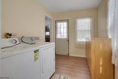 410 Horseneck Rd, Fairfield, NJ 07004 - Photo 31