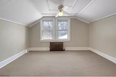 410 Horseneck Rd, Fairfield, NJ 07004 - Photo 9