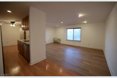 70 Eton Way, Franklin Township, NJ 08873 - Photo 3