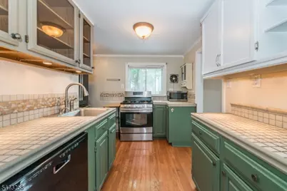 37 Embury Pl, Parsippany, NJ 07878 - Photo 5