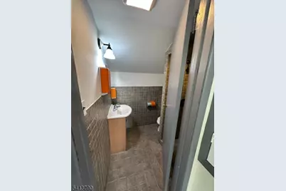 107 Stuyvesant Ave, Lyndhurst Township, NJ 07071 - Photo 7