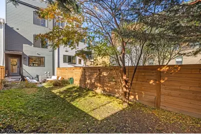 118 Webster Ave, Jersey City, NJ 07307 - Photo 11