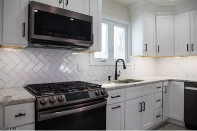 711 Brooklyn Ave, Raritan, NJ 08869 - Photo 9