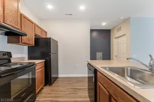 101 Altra Rd, Raritan Township, NJ 08822 - Photo 9