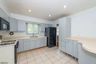 98 Browertown Rd, Little Falls Township, NJ 07424 - Photo 5