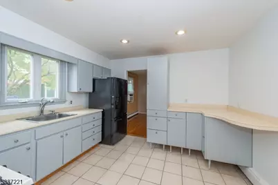 98 Browertown Rd, Little Falls Township, NJ 07424 - Photo 7