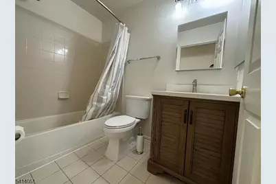 18 Ashley Ct, Hawthorne, NJ 07506 - Photo 9