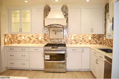 7 Hancock Ct, Montville Township, NJ 07045 - Photo 3