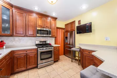 18 Johnson St, Clifton, NJ 07014 - Photo 9