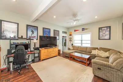 7 Oakwood Trl, Kinnelon, NJ 07405 - Photo 9