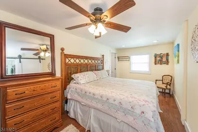 7 Oakwood Trl, Kinnelon, NJ 07405 - Photo 11