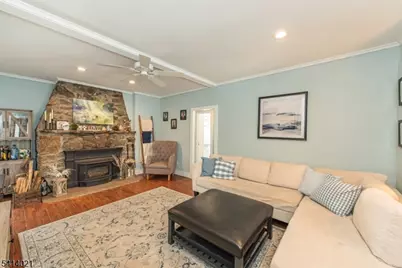 7 Oakwood Trl, Kinnelon, NJ 07405 - Photo 5