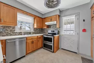 24 4th Ave, Woodbridge Township, NJ 07064 - Photo 7