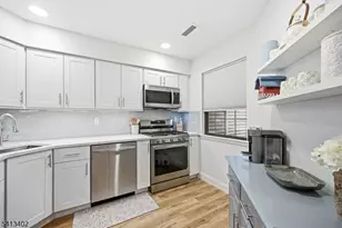 10 D New Bedford R, West Milford, NJ 07480 - Photo 7