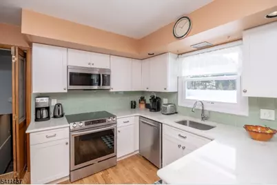 100 Eyland Ave, Roxbury Township, NJ 07876 - Photo 5