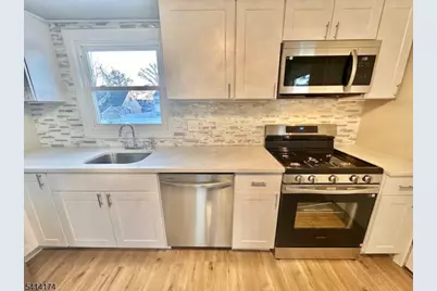 5 Gardner Pl, Sayreville, NJ 08859 - Photo 9