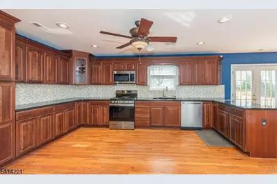 28 Lincoln Ave, Parsippany, NJ 07034 - Photo 5