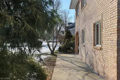 372 Willow Way, Clark Township, NJ 07066 - Photo 5