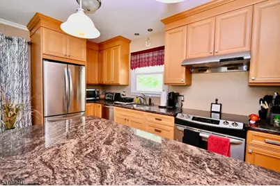 221 S Maryland Ave, Jefferson Township, NJ 07849 - Photo 5