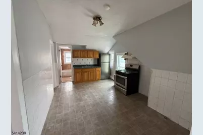 26 Hemlock St #3, Paterson, NJ 07503 - Photo 5