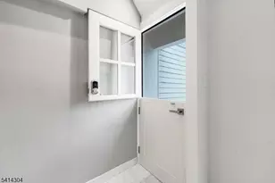 32 Forest St, Montclair, NJ 07042 - Photo 3