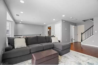 31 Dogwood St, Jersey City, NJ 07305 - Photo 7