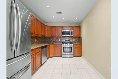 31 Dogwood St, Jersey City, NJ 07305 - Photo 3