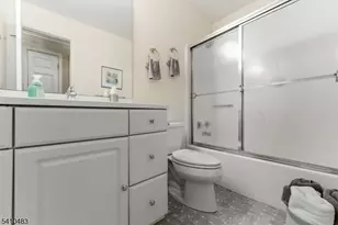 2309 Hemingway Ln, Mahwah, NJ 07430 - Photo 9