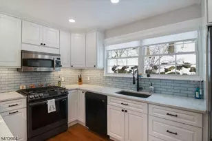 4 Birdseye Cir, Wayne Twp., NJ 07470 - Photo 11