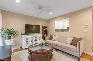 34 Stockton Ct, Parsippany, NJ 07950 - Photo 9