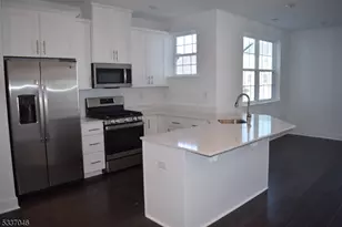 67 Veterans Wy, Morris Plains, NJ 07950 - Photo 3