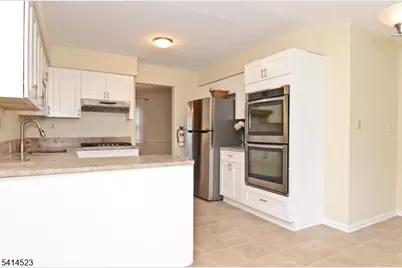 19 Jamestown Rd, Montgomery Township, NJ 08502 - Photo 5