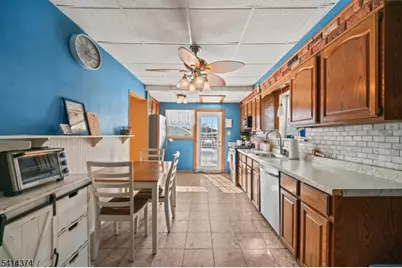 200 Page Ave, Lyndhurst Township, NJ 07071 - Photo 9