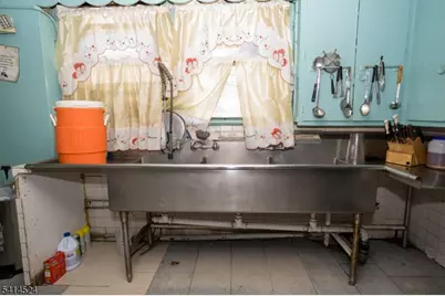 146 S Munn Ave, East Orange, NJ 07018 - Photo 15