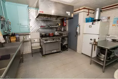 146 S Munn Ave, East Orange, NJ 07018 - Photo 13