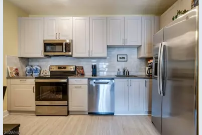 6411 Richmond Rd #411, West Milford, NJ 07480 - Photo 9